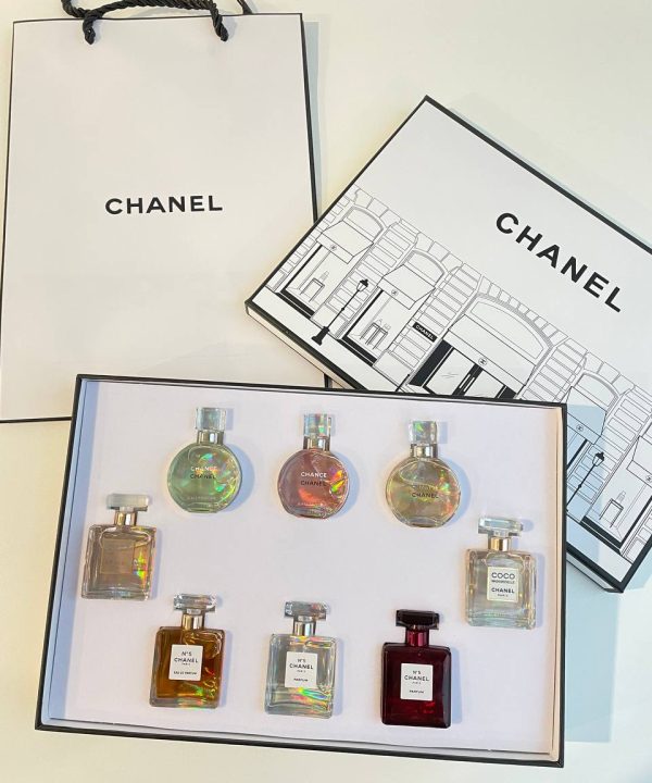 CHANEL 8IN1 SET WITH PAPER BAG (8X7.5ML)